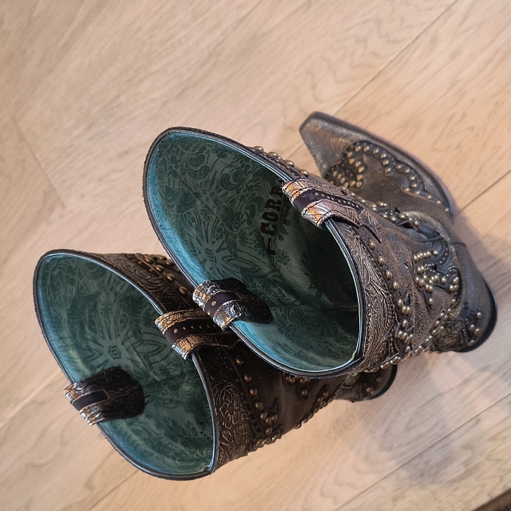 Corral Vintage Boots - Picture 8 of 14